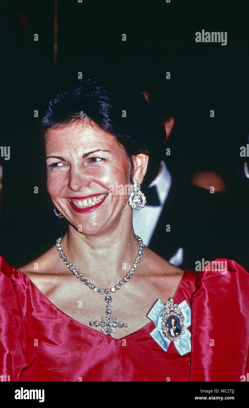 Königin Silvia von Schweden bei einem Abendempfang, Deutschland 1989. Queen Silvia at an evening event, Germany 1989. Stock Photo