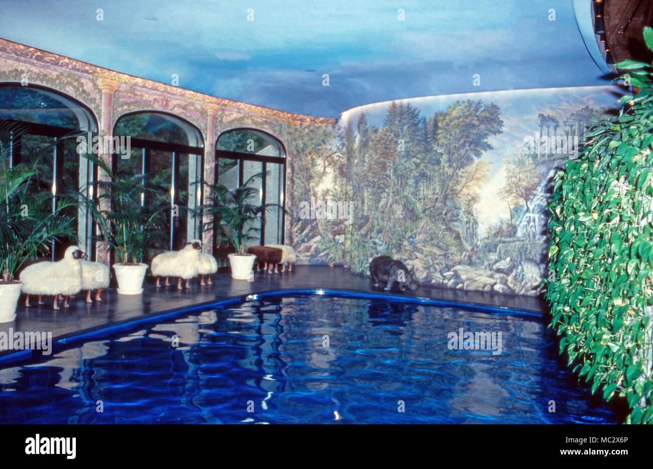 Indoor Schwimmbad im Haus von Gunter Sachs. Swimming pool inside the house of Gunter Sachs. Stock Photo