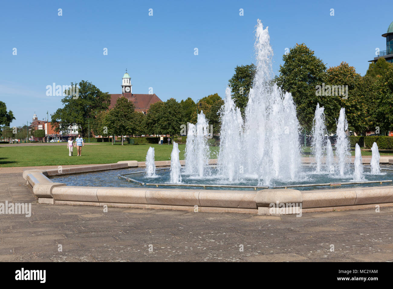 Fountain in Broadway Gardens, Letchworth Garden City Stock Photo Alamy