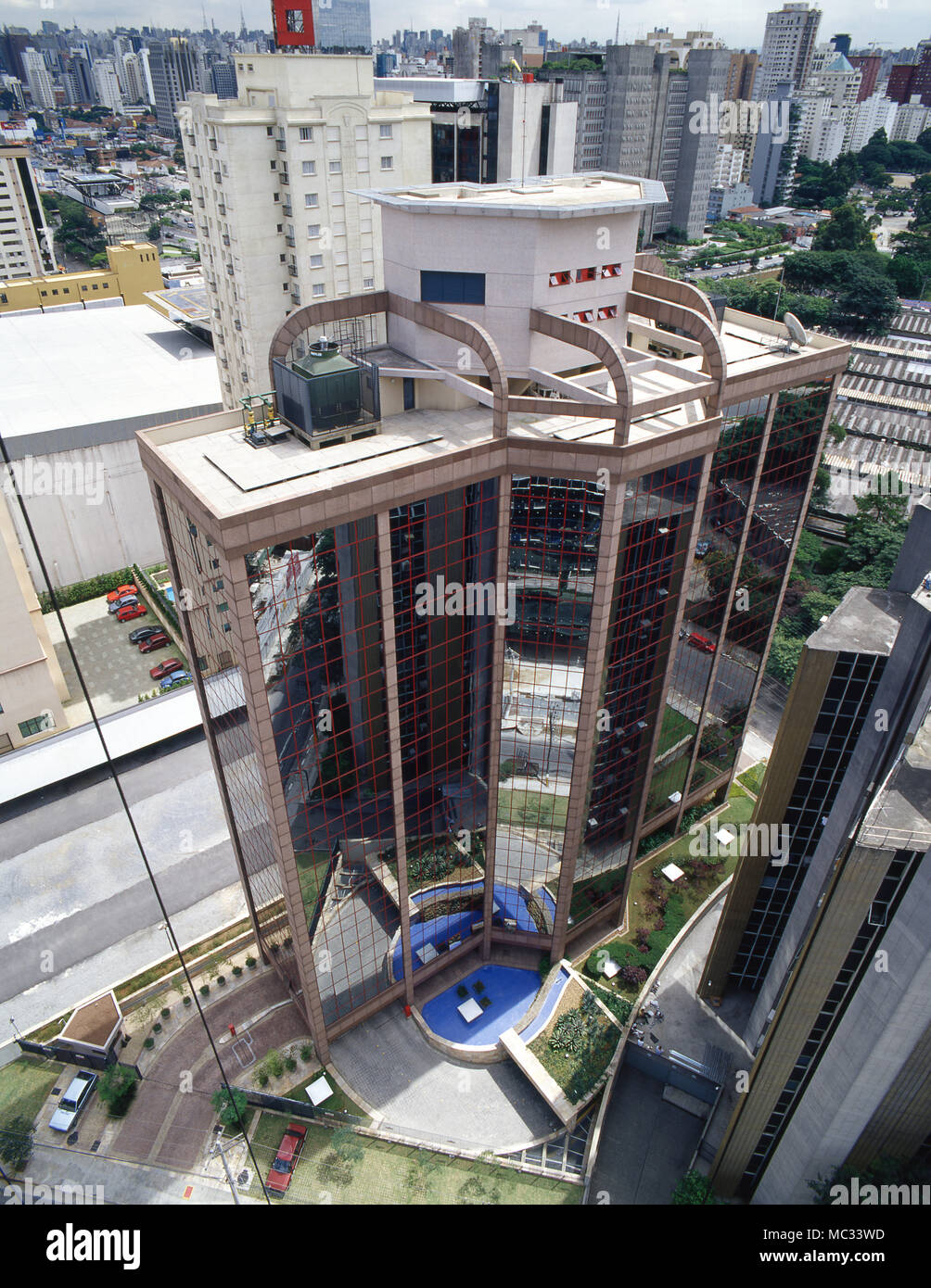 Building, Rua Funchal, Vila Olimpia, Sao Paulo, Brazil Stock Photo - Alamy