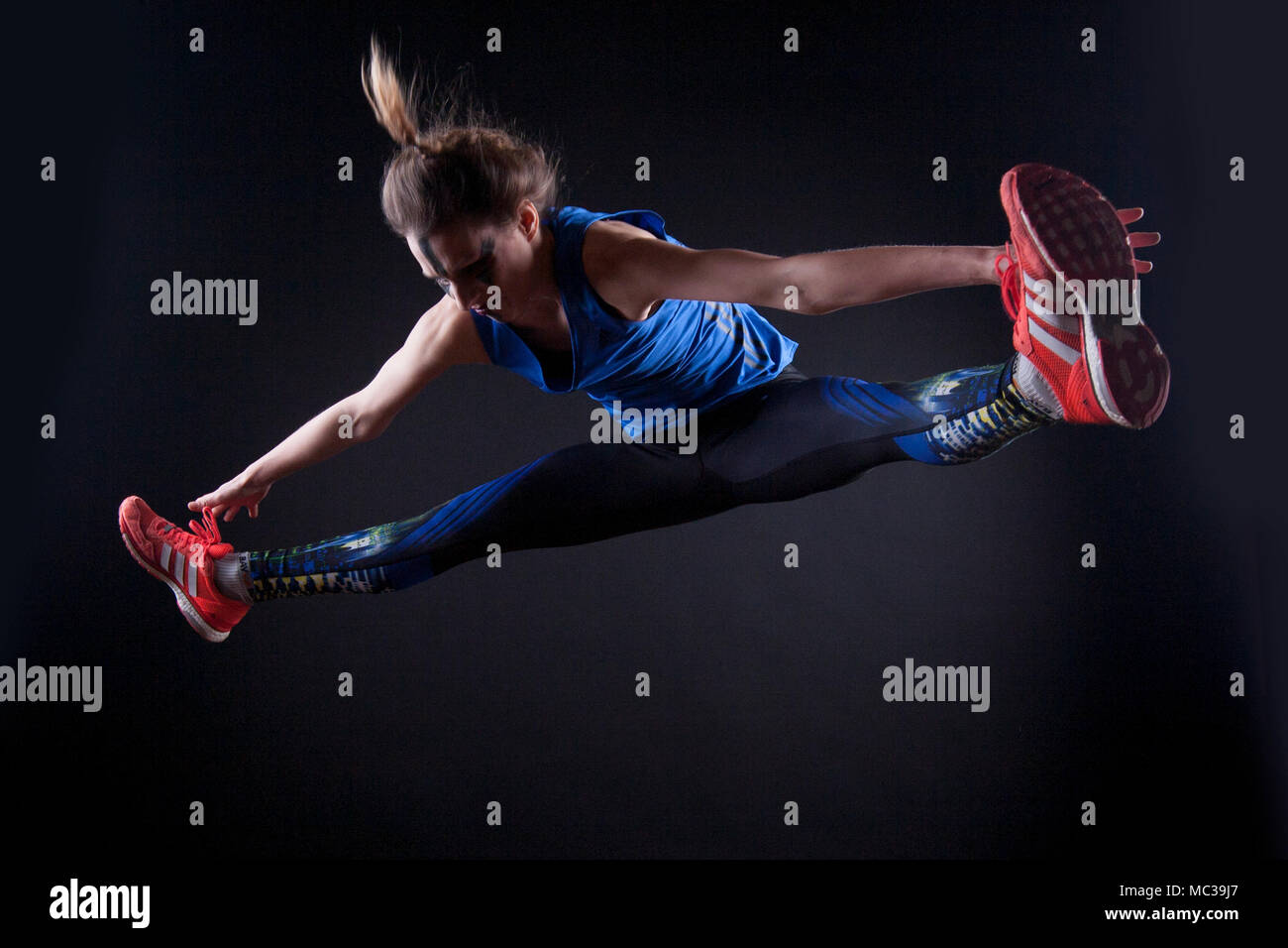 Strong female athlete posing hi-res stock photography and images - Alamy