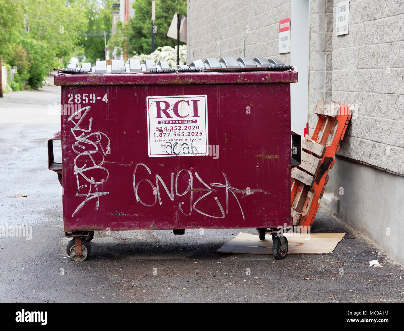 Bin in alley hires stock photography and images Alamy