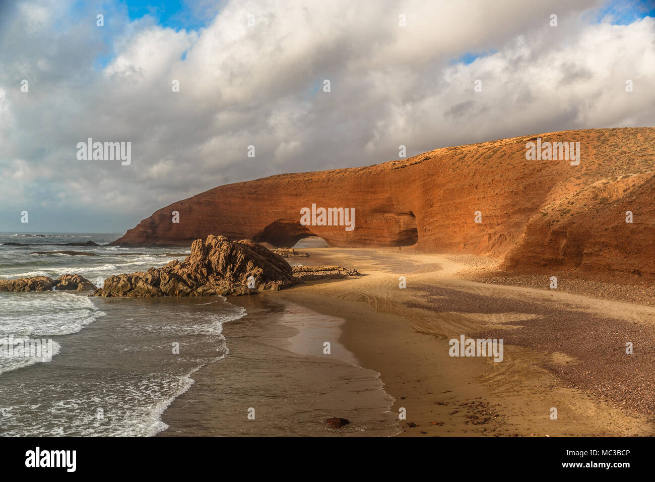 Rock archs hi-res stock photography and images - Alamy