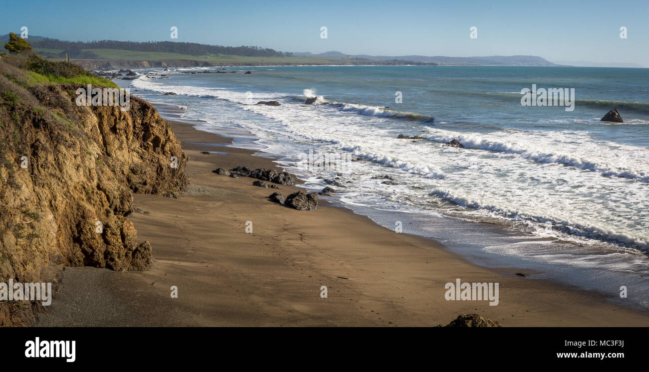 William Randolph Hearst Memorial Beach and coastline from the San Simeon Pier Stock Photo