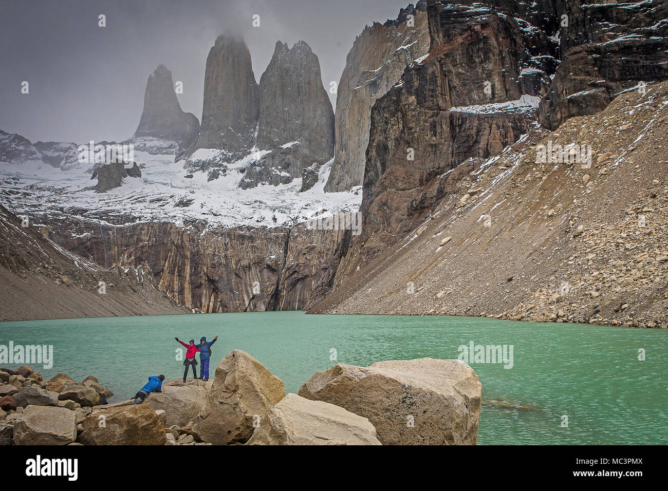 Hikers, Mirador Base Las Torres. You can see the amazing Torres del Paine, Torres del Paine national park, Patagonia, Chile Stock Photo