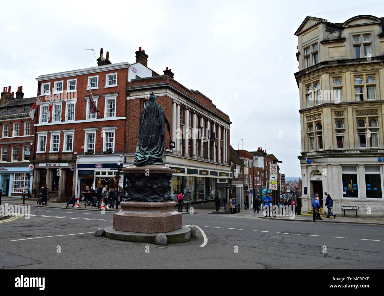 Queen Victoria Statue in Windsor berkshire Uk Stock Photo Alamy