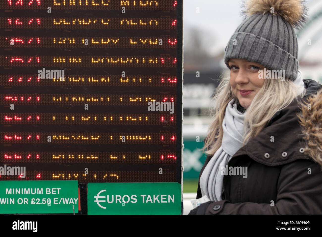 Crowd horse racing sports track spectator hires stock photography and