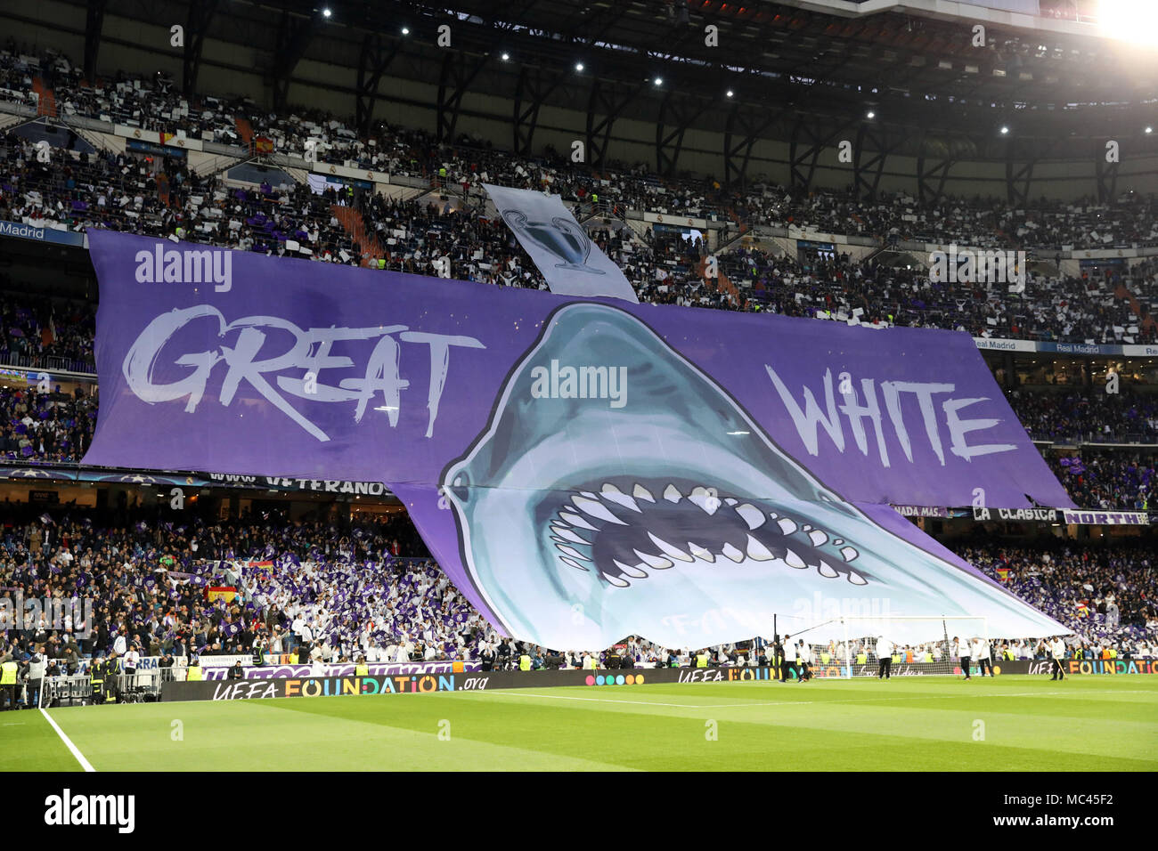 Madrid, Spain. 11th Apr, 2018. SUPPORTERS of Real Madrid display a giant banner ahead of the UEFA Champions League, quarter final, 2nd leg football match between Real Madrid CF and Juventus FC on April 11, 2018 at Santiago Bernabeu stadium in Madrid, Spain Credit: Manuel Blondeau/ZUMA Wire/Alamy Live News Stock Photo