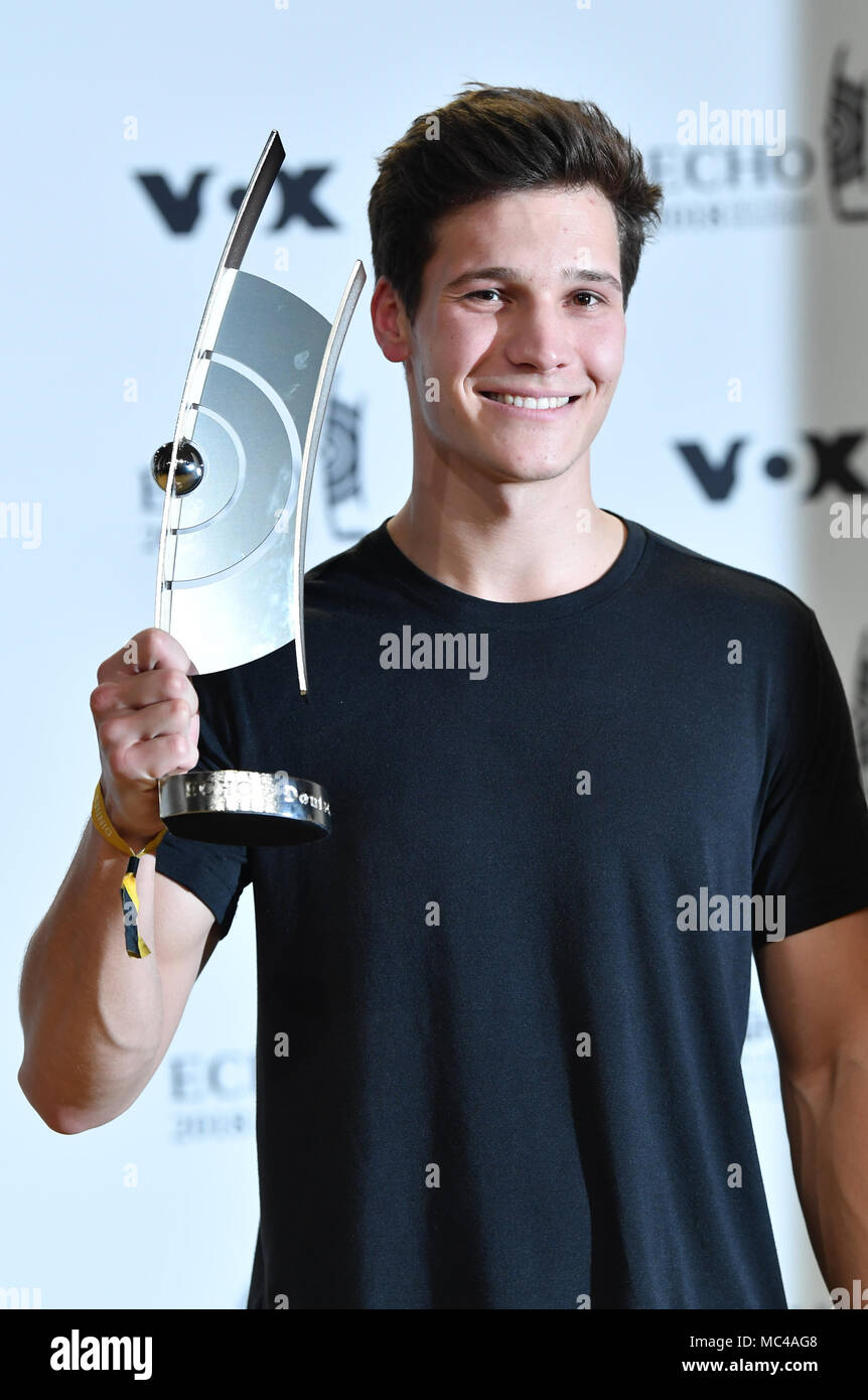 12 April 2018, Germany, Berlin: Singer Vincent Weiss showing his Echo award  for Newcomer National at the 27th German music awards ceremony, Echo.  Photo: Jens Kalaene/dpa-Zentralbild/dpa Stock Photo - Alamy