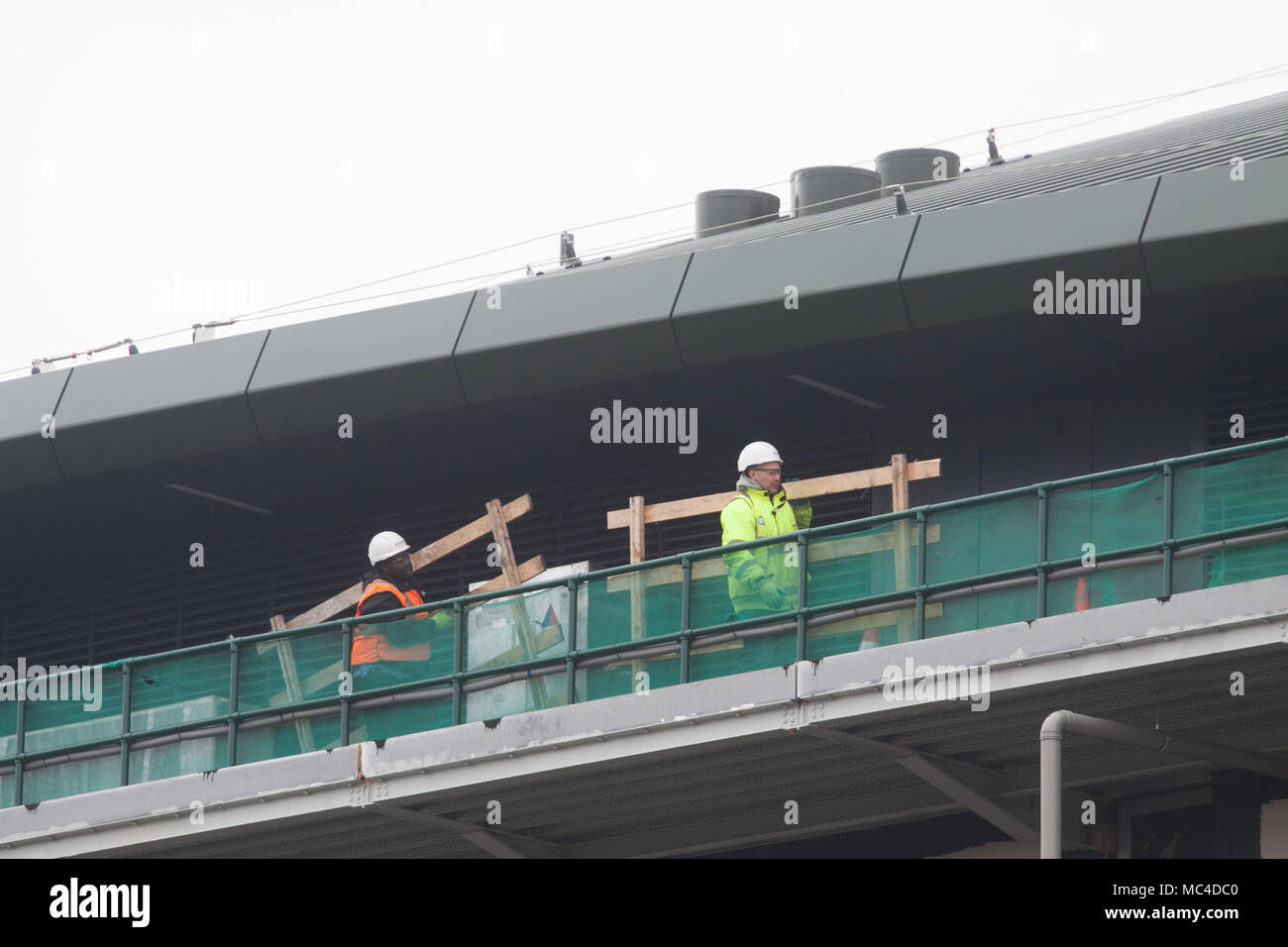 London, UK. 13 April 2018. Workers prepare to install the retractable roof over Court One at  the All England Tennis Club which will be ready for the 2019 Wimbledon tennis championships and which will increase seating capacity and transform the grass court arena capable of guaranteeing  play in all weather conditions. Credit: amer ghazzal/Alamy Live News Stock Photo