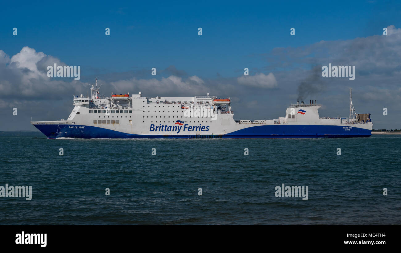 Wightlink Ferry Entering Portsmouth Harbour Stock Photo - Alamy