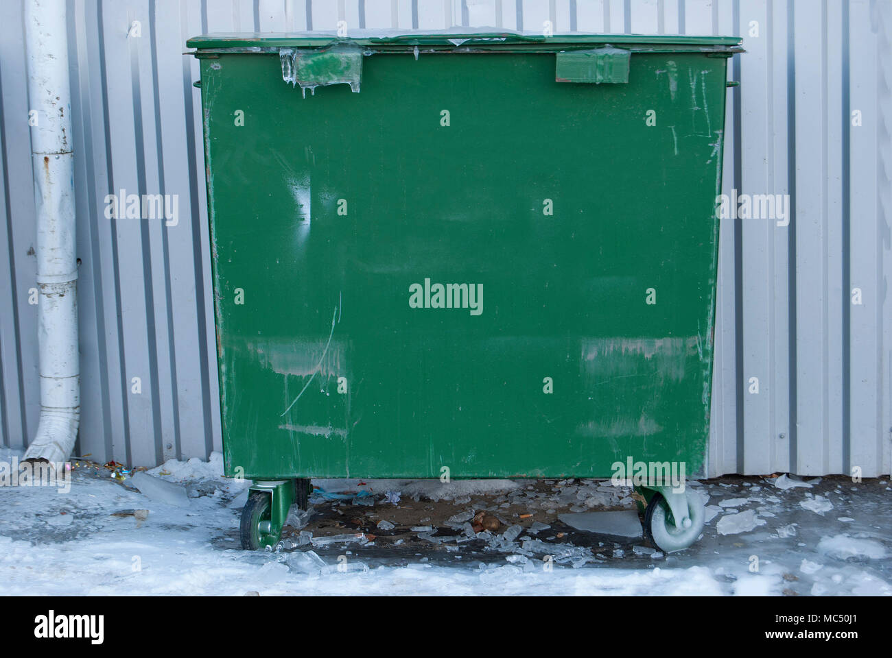 Green garbage bin. Municipal garbage dump Stock Photo Alamy