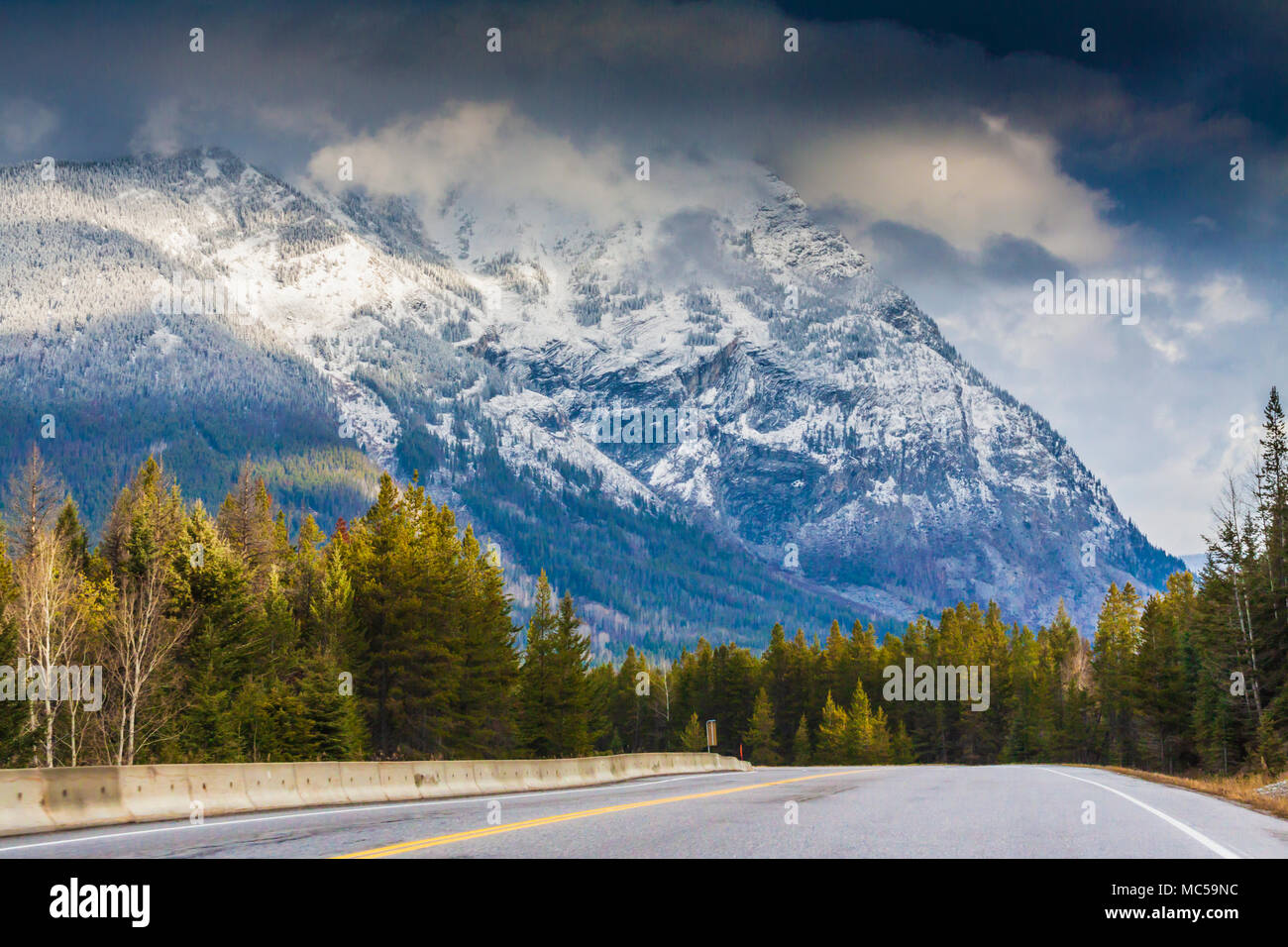 Canadian rocky mountain parks road hires stock photography and images