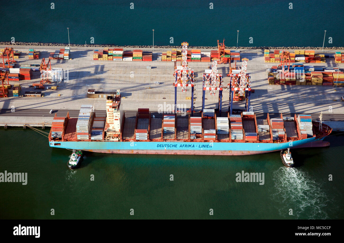 Container ship docking in Cape Towm, South Africa Stock Photo Alamy