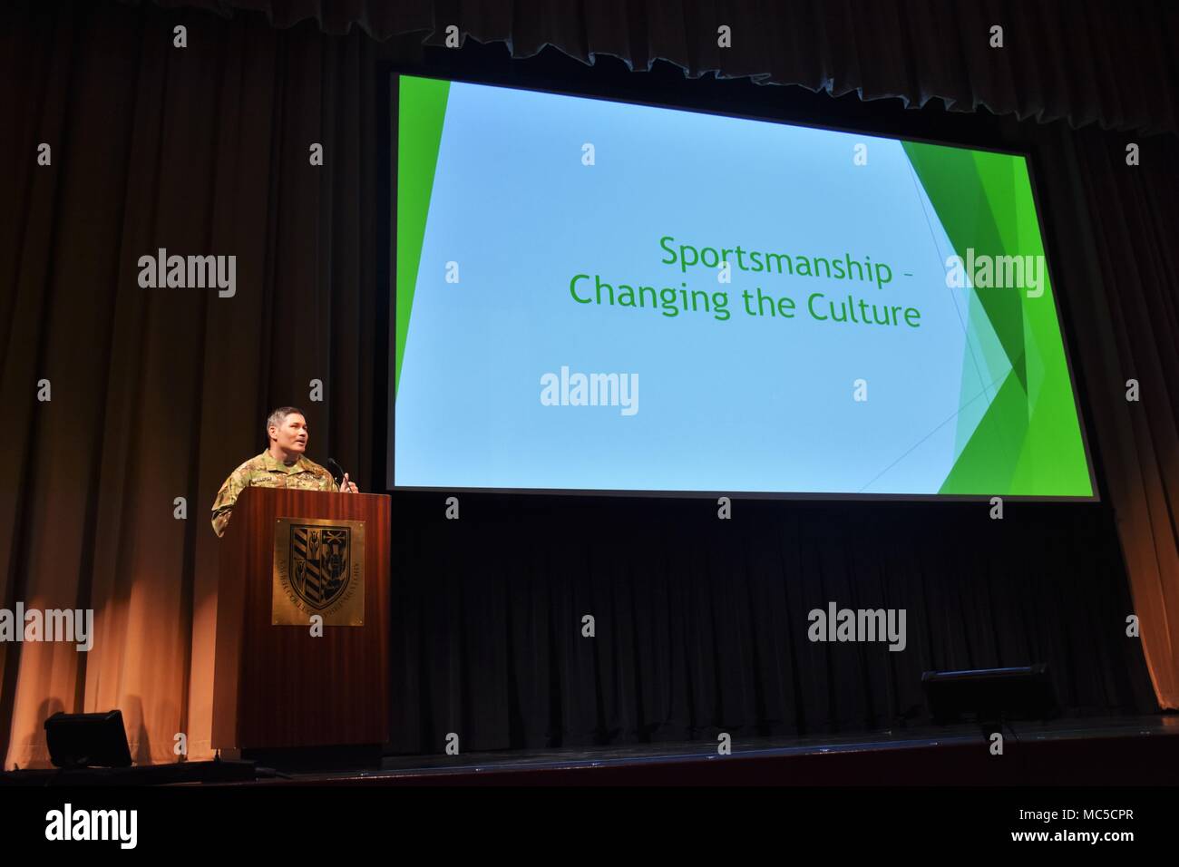Lt. Col. Dave Clukey, commander, Phoenix Recruiting Battalion, briefs