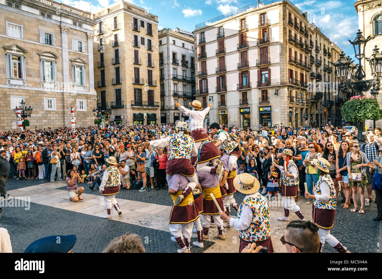Giant festival puppets spain hires stock photography and images Alamy