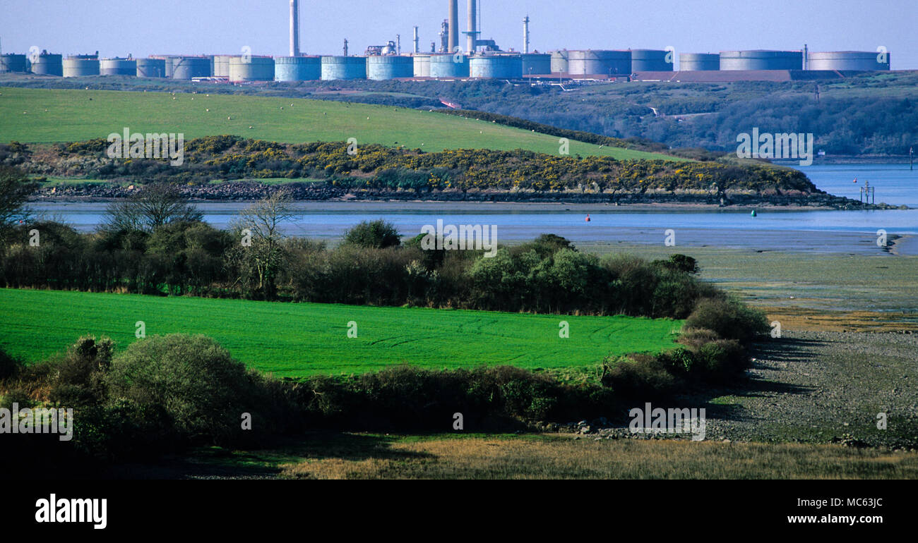 Milford Haven Refinery, Pembrokeshire, Wales, UK, GB. Stock Photo