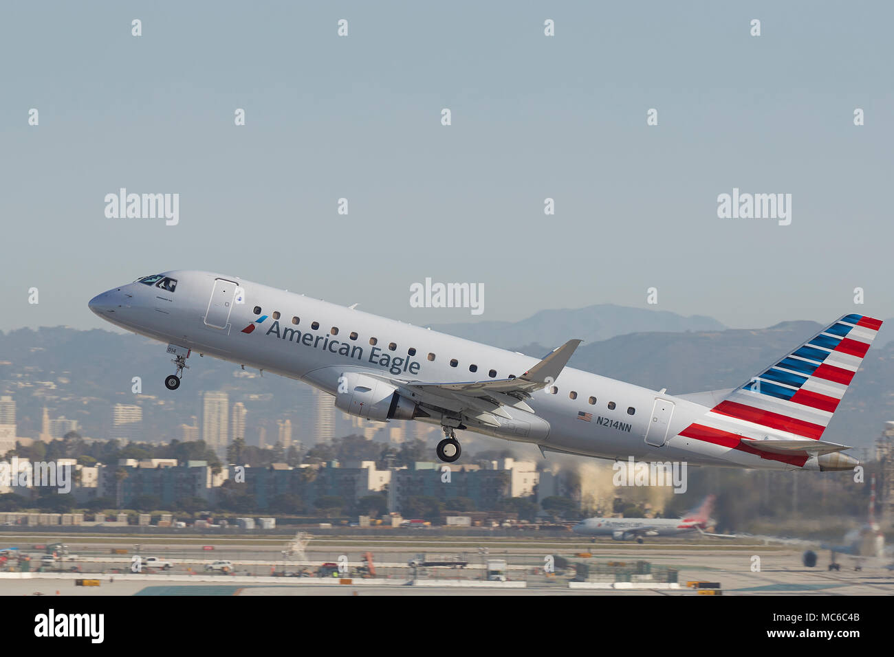 American Eagle Compass Airlines Embraer 175 Taking Off From Los Angeles International Airport Lax California Usa Stock Photo Alamy
