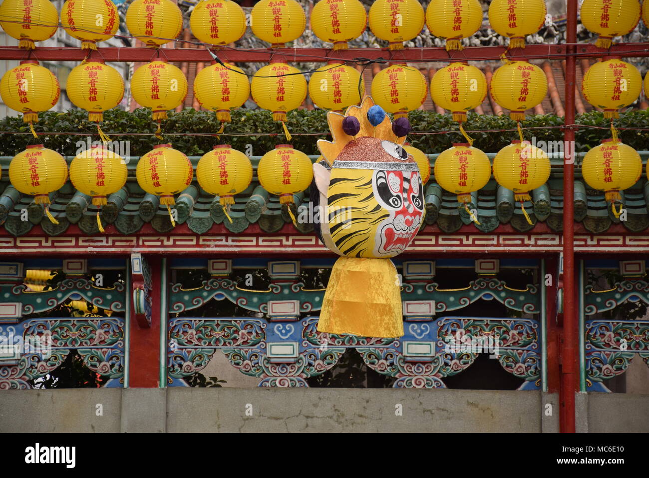 Yellow lanterns outside Longhsan buddhist temple in Taipei, Taiwan Stock Photo
