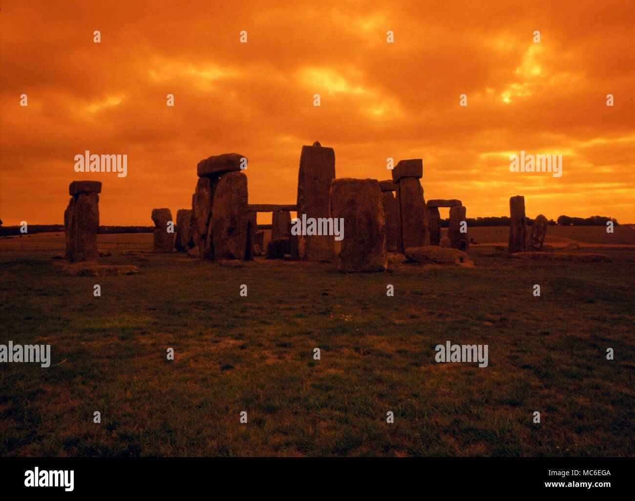 STONES - Stonehenge, the prehistoric religious complex, commenced 2,200 BC within an earthwork about 380 feet in diameter. Some of the sarsens weigh 30 tons each - the outer range with lintels has a diameter of about 100 feet Stock Photo