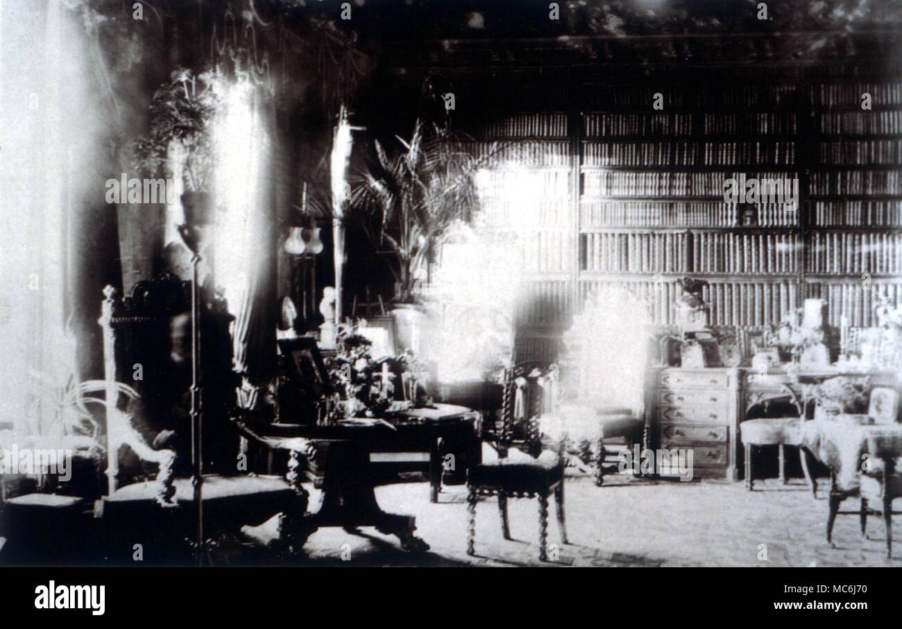 SPIRIT PHOTOGRAPHS - Original print of the 'Combermere Ghost' taken by Sybell Corbett in 1891 in the library of Combermere Abbey, as Lord Combermere was being buried Stock Photo