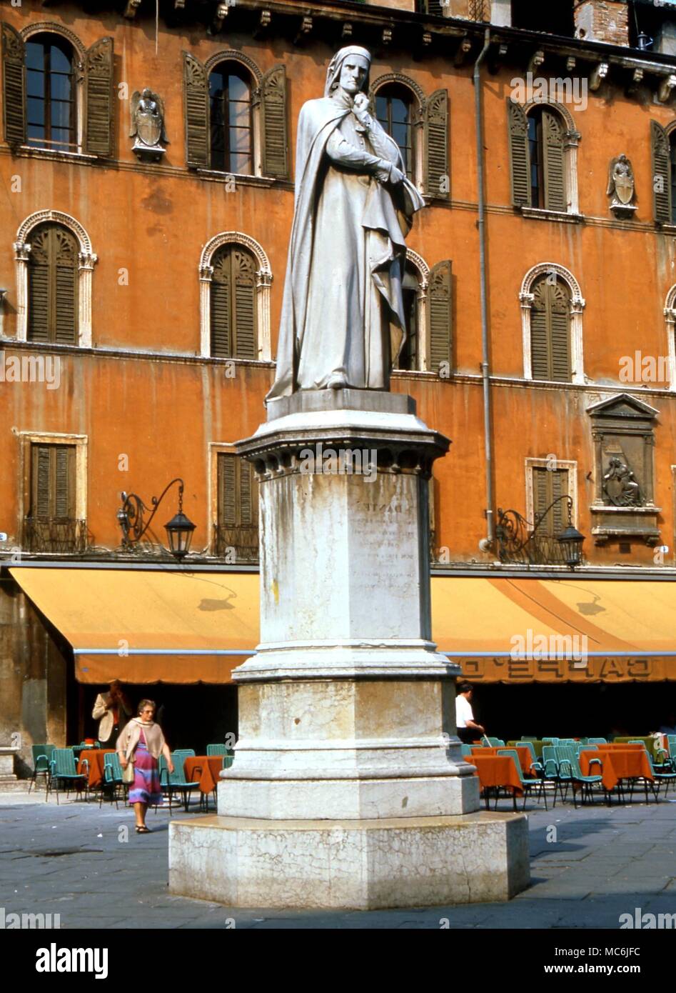 OCCULTISTS - Dante Alighieri (1265-1321), author of the 'Commedia', esotericist, astrologer and initiate poet. Statue in Verona Stock Photo