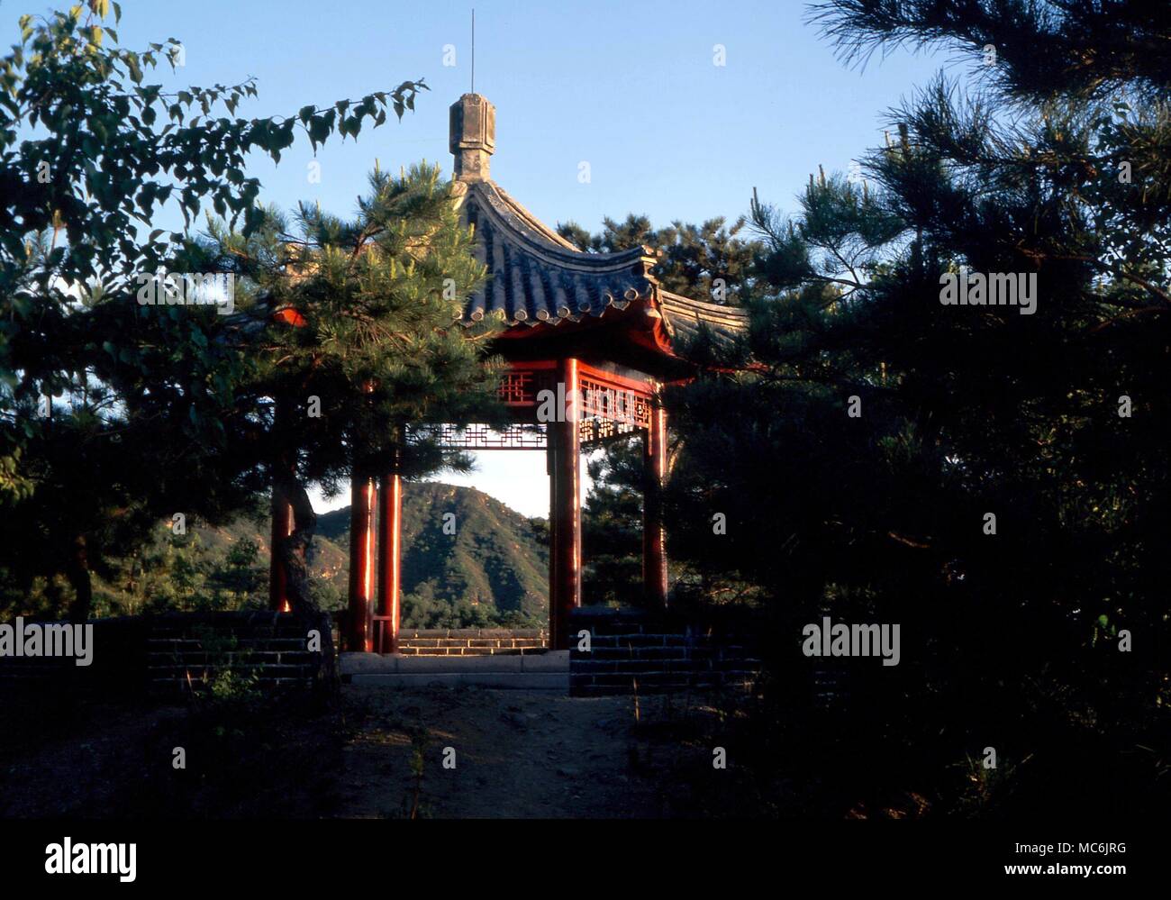 FENG SHUI - Chinese pavilion on hill top, its form completing the 'dragon' shape of the hill, as required by perfect Feng Shui. The pavilion is located near the Great Wall, north of Beijing Stock Photo