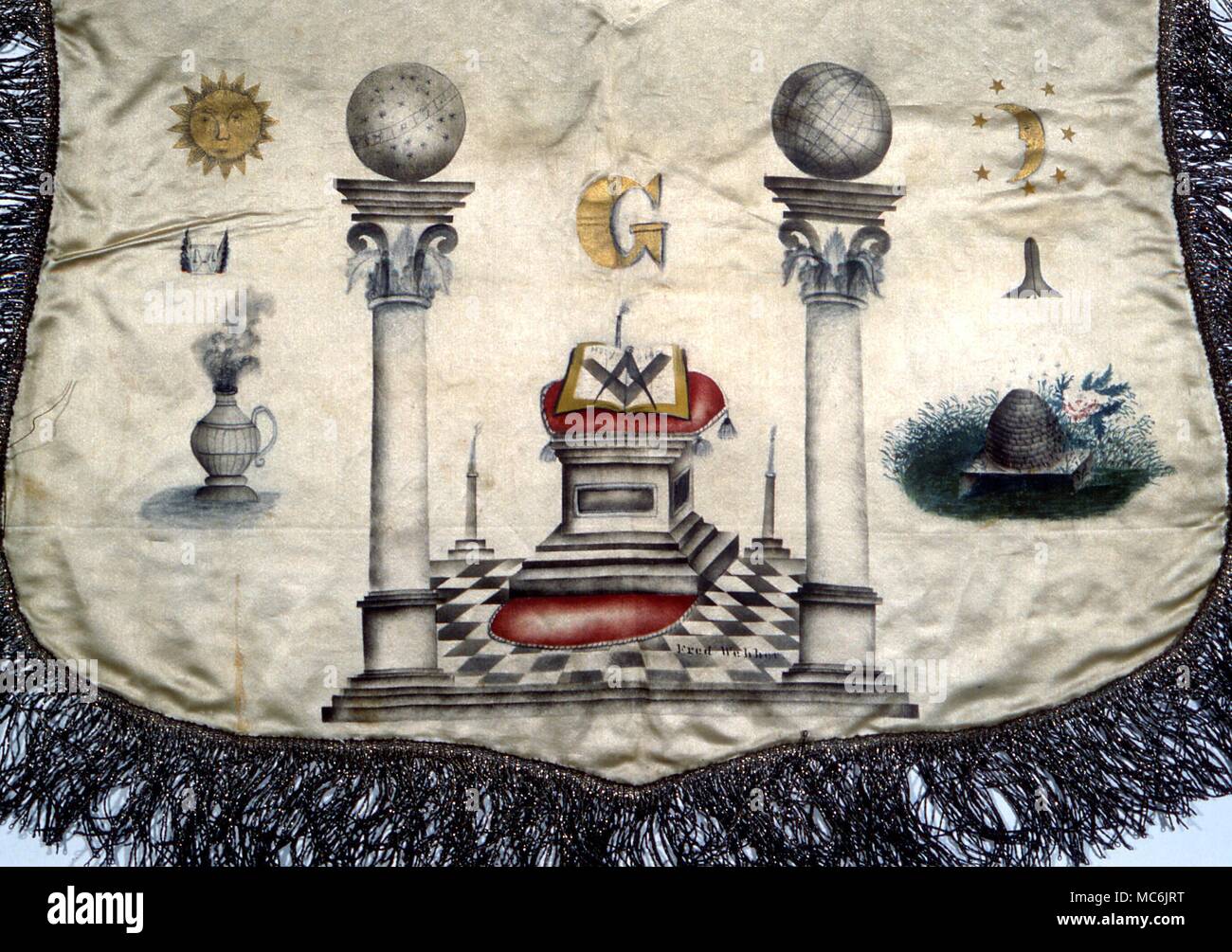 MASONIC - SYMBOLS OF TWO PILLARS. The two pillars of Jachin and Boaz, painted on a 19th century French Mason's apron (lambskin). The G stands for Geometry. In the collection of the Supreme Council (Southern Jurisdiction) Washington DC Stock Photo