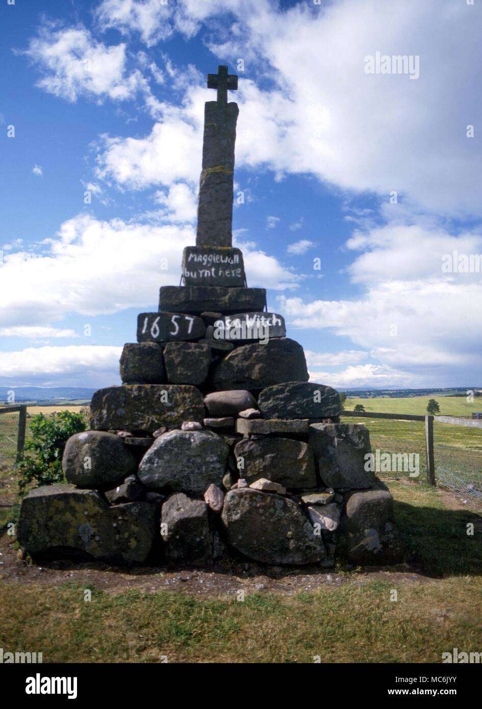WITCHCRAFT Memorial to the supposed witch, Maggie Wall, who was burned to death in 1567, almost at the end of the Scottish witch craze Stock Photo