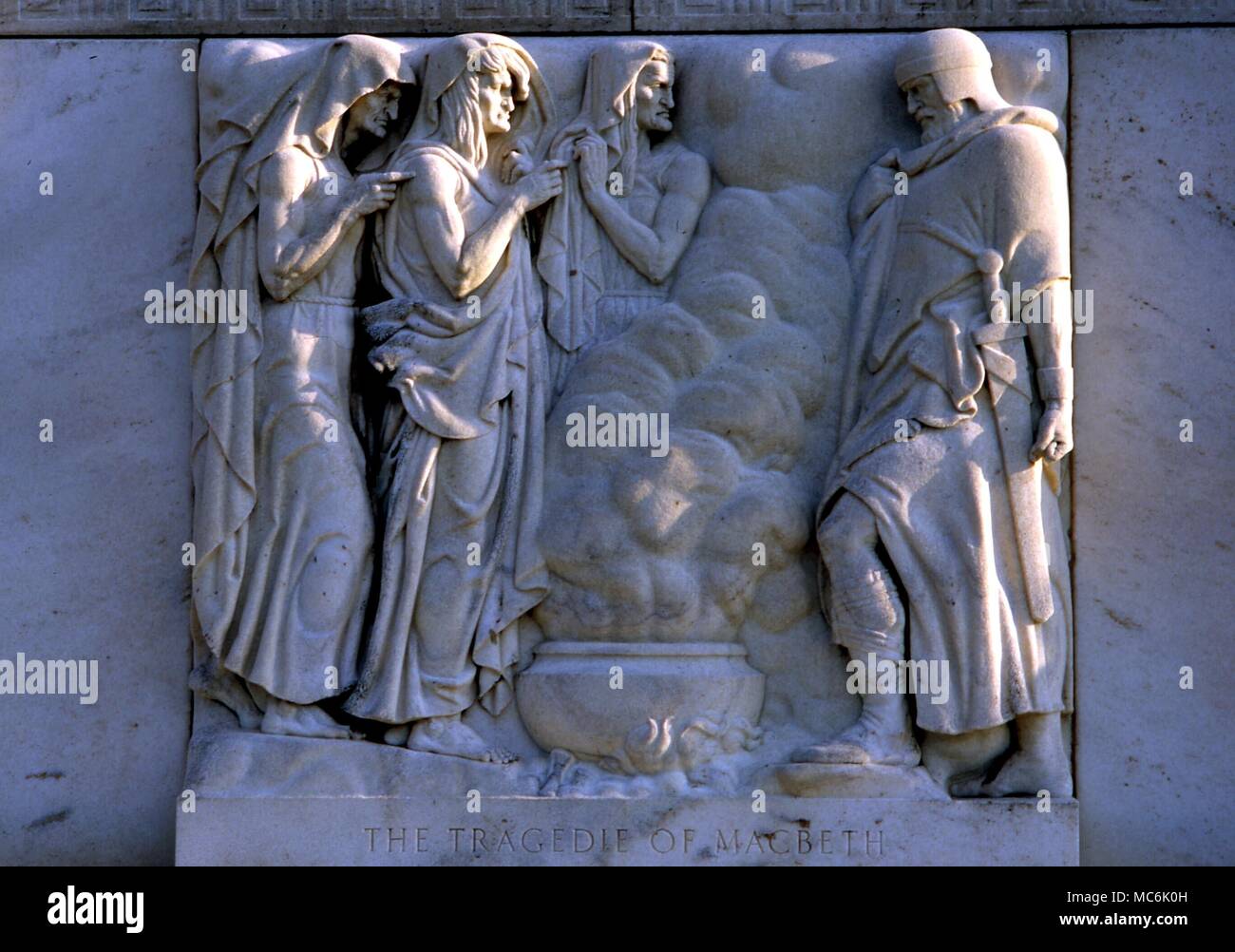 WITCHCRAFT - CAULDRON. The meeting of the three weird sisters on the heat. A scene from Shakespeare's Macbeth. Bas relief on the northern facade of the Folger Shakespeare Library Stock Photo