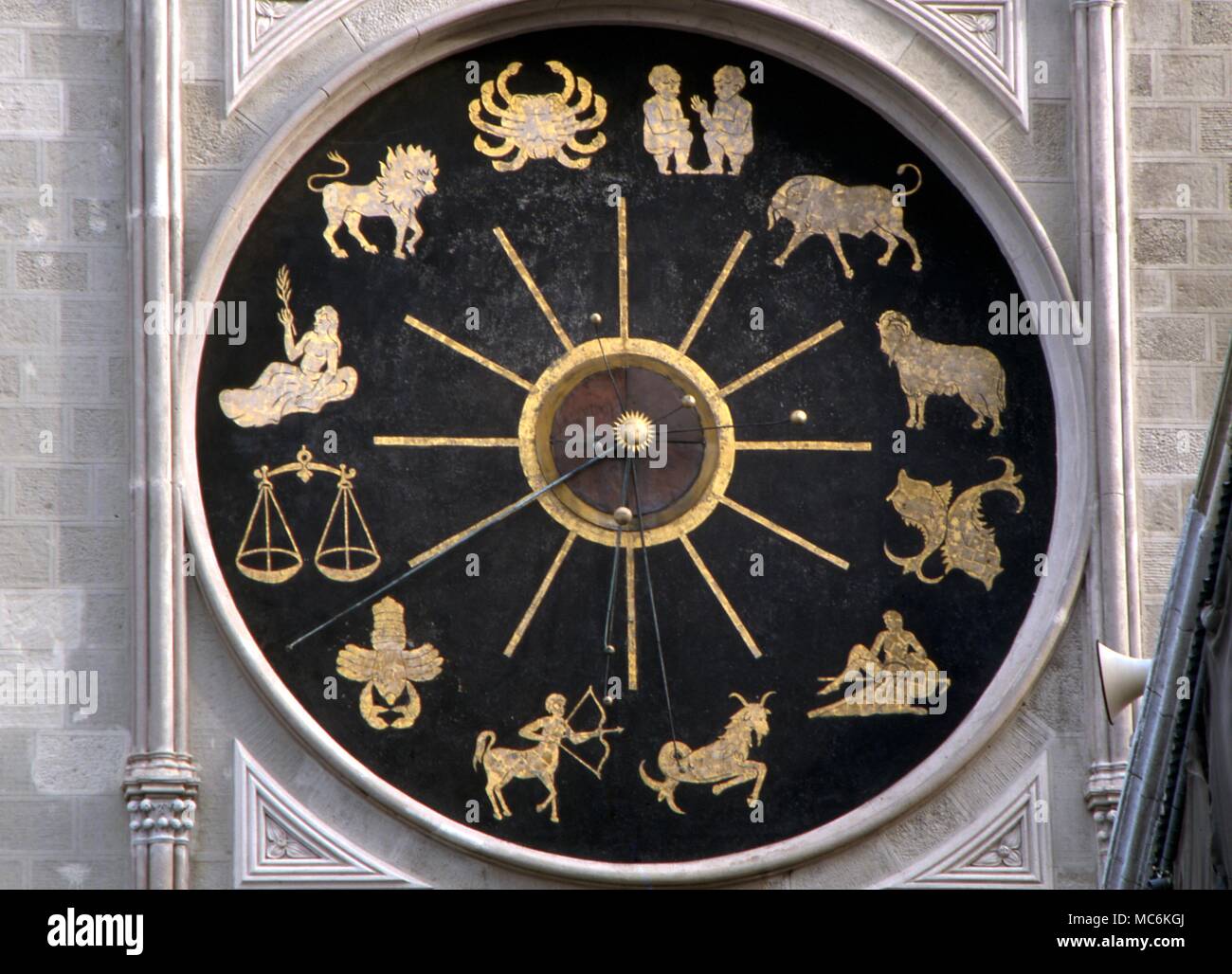 Largest mechanical clock hires stock photography and images Alamy