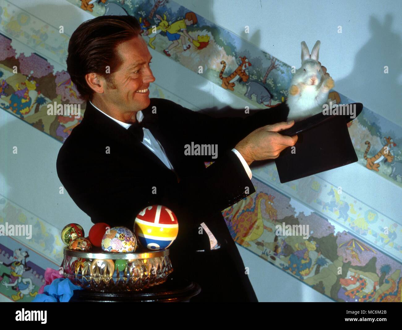 Magician top hat rabbit hi-res stock photography and images - Alamy