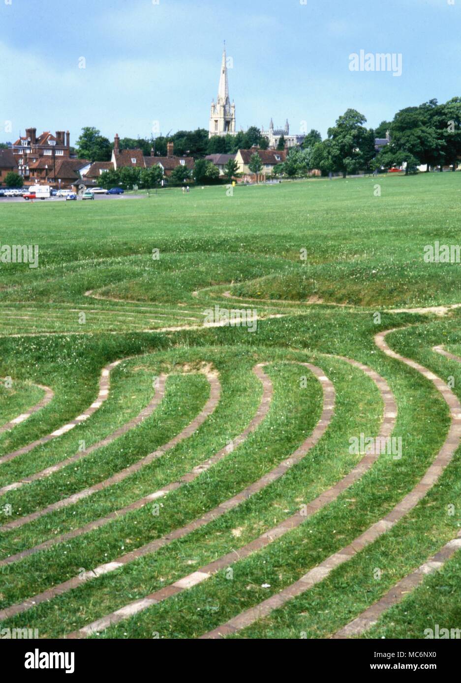 Mazes - Saffron Walden Turf maze on the common of Saffron Walden, said to be the largest maze in Britain. It is 115 feet in diameter and the pathway is almost a mile in length. Date unknown, but records for upkeep go back to 17th century . Stock Photo