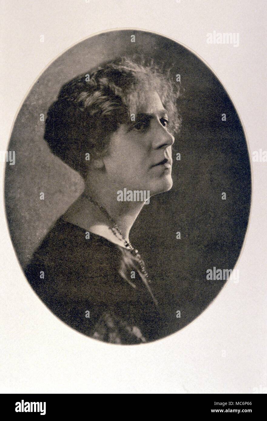 Psychic Phenomena Portrait of Mrs J H Curran (Mr Rogers) of St Louis (USA), the medium for 'Patience Worth' the psychic poet Stock Photo