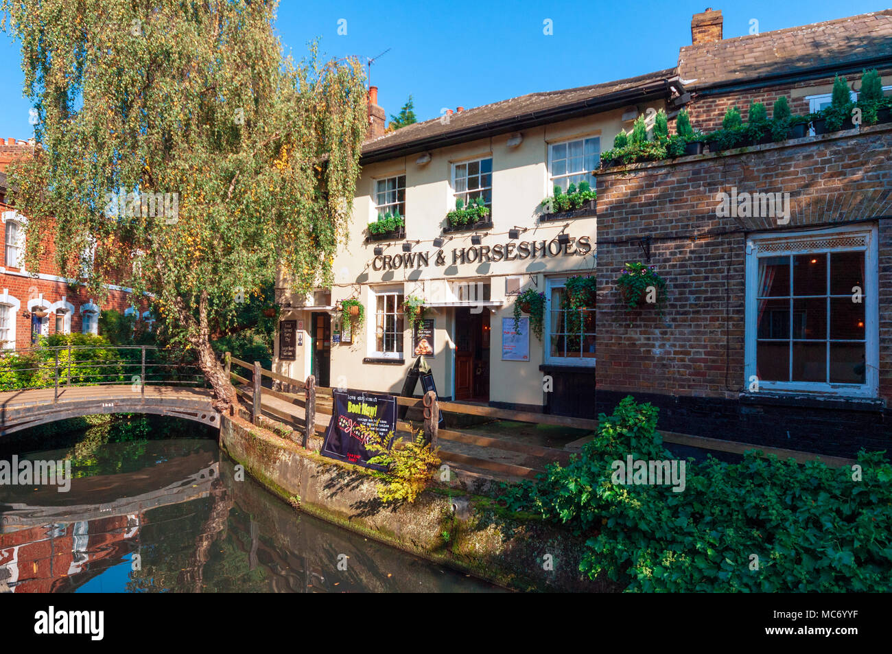 The Crown and Horseshoe pub in Enfield Stock Photo Alamy