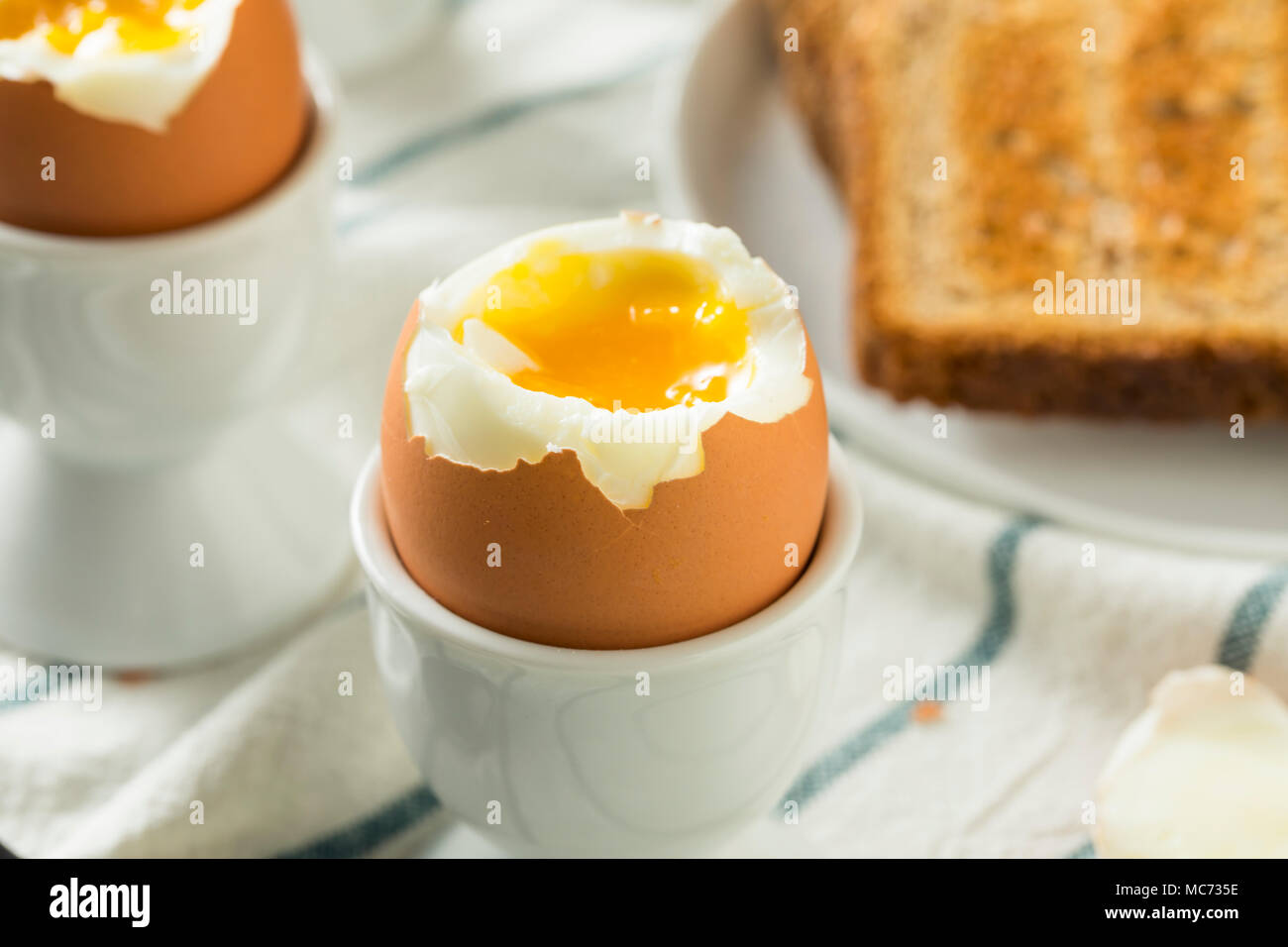 https://c8.alamy.com/comp/MC735E/homemade-soft-boiled-egg-in-a-cup-with-toast-MC735E.jpg