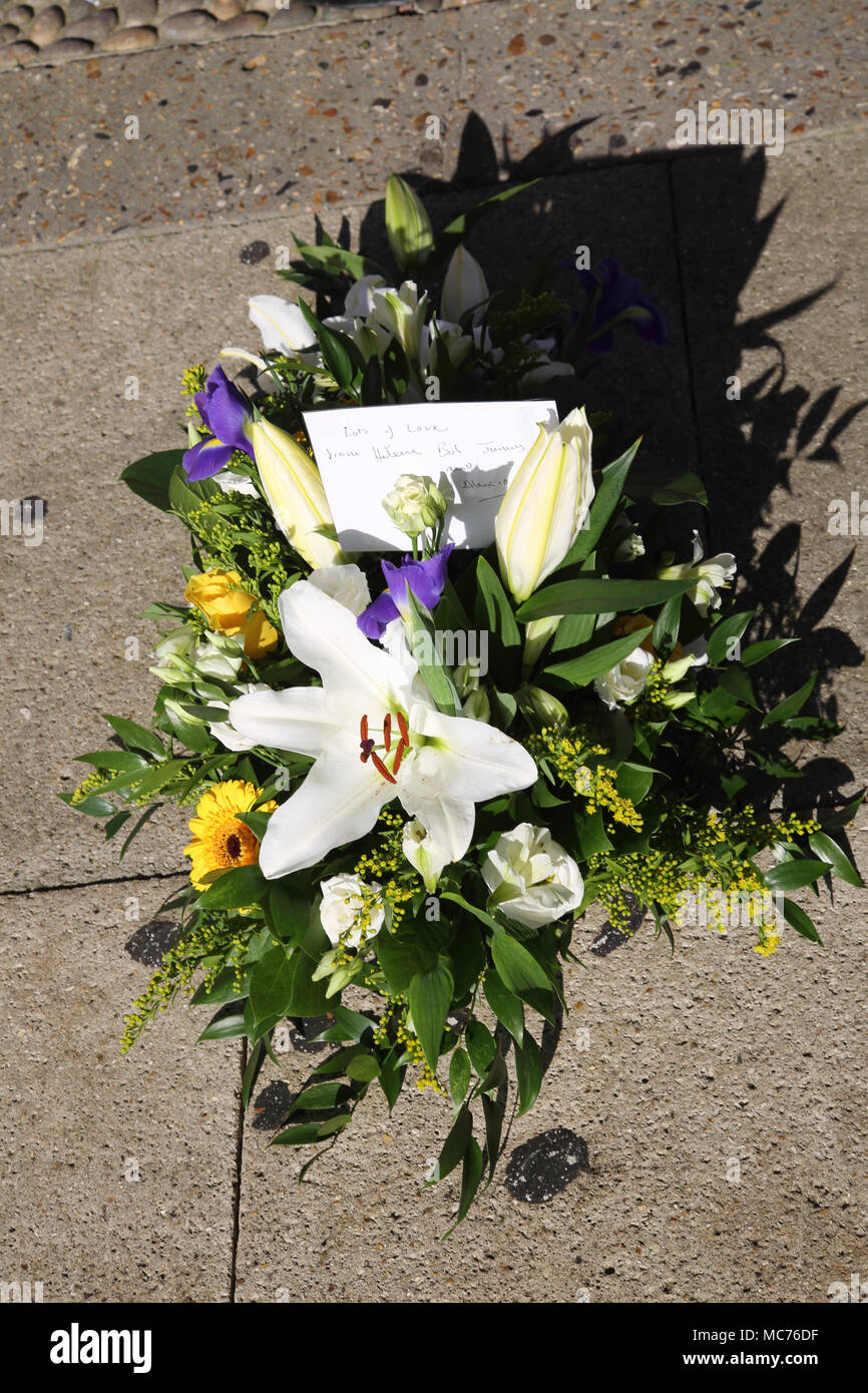 Angel Lily Graveside Memorial Grave Card Holder Ornament Cemetery Garden Funeral 