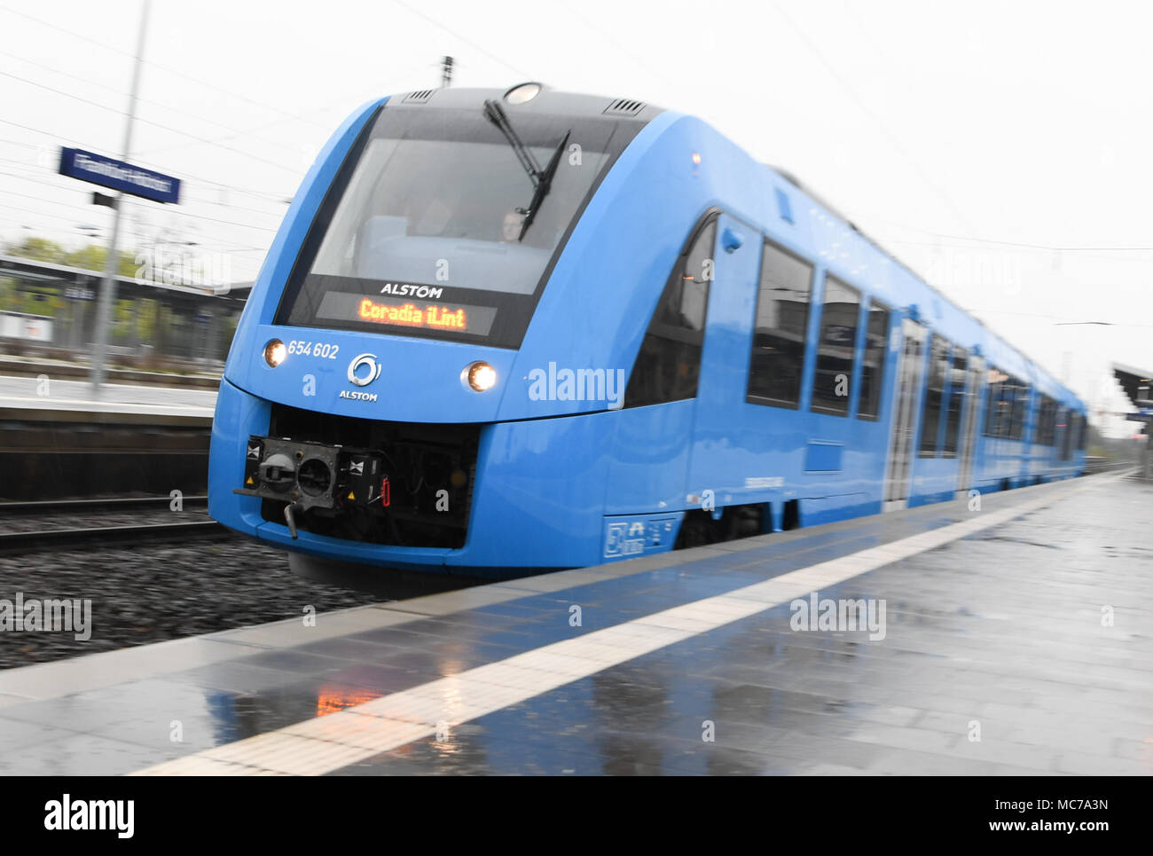 13 April 2018, Germany, Wiesbaden: A fuel cell-powered communter train of French manufacturer Alstrom departs from the train station. The regional transport association 'Rhein-Main-Verkehrsverbund' wants to replace diesel train engines which have been servicing four not electrified secondary lines in the Taunus region. Photo: Arne Dedert/dpa Stock Photo
