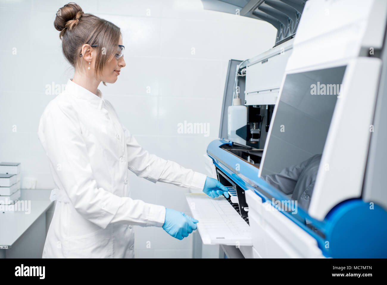 Analyzer analyser hi-res stock photography and images - Alamy