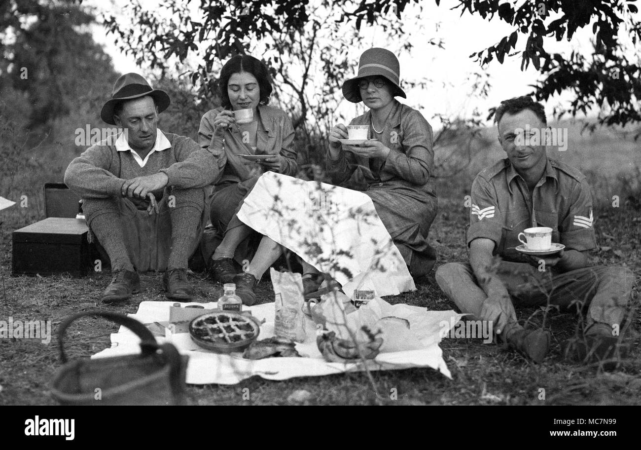 Nagpur, India, 1932 British colonialists sharing a picnic in the countryside during the days of the British Empire. Stock Photo