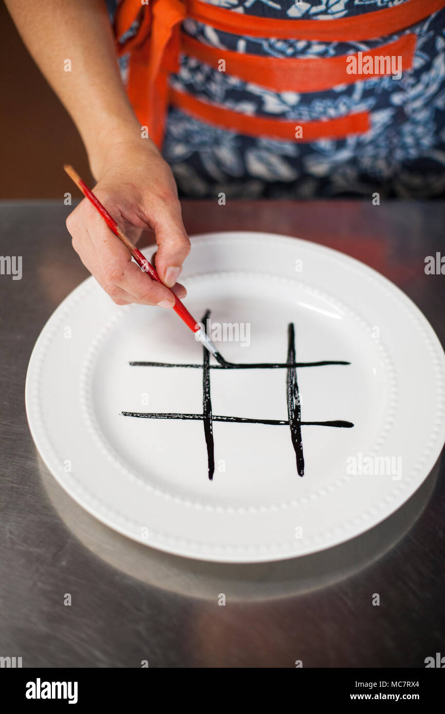 Plate being painted for El gato de codorniz, (tic-tac-toe quail)  Manzanilla, Ensenada, Baja California, Mexico Stock Photo - Alamy