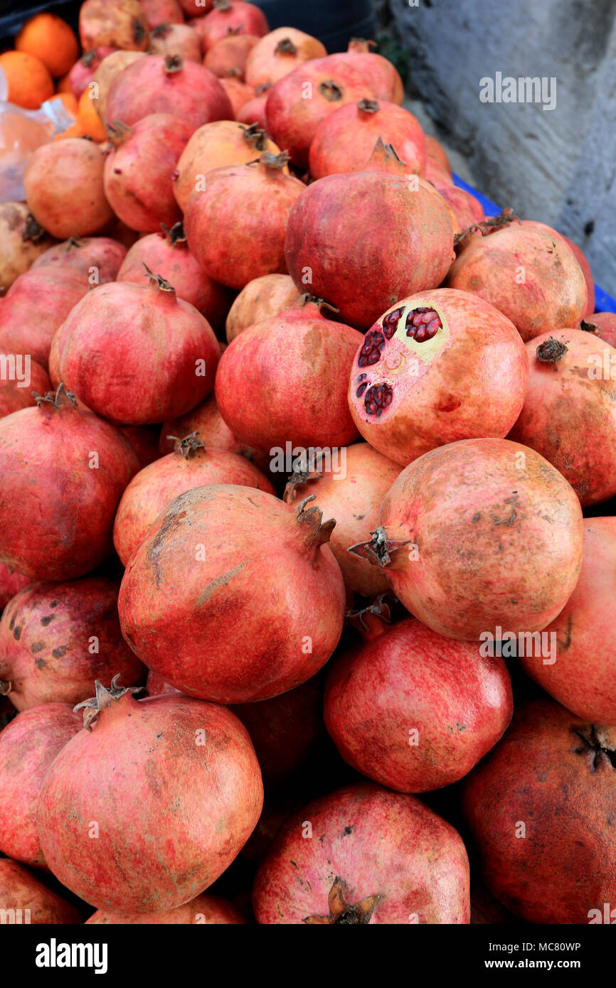 Pomegranates seeds hi-res stock photography and images - Alamy