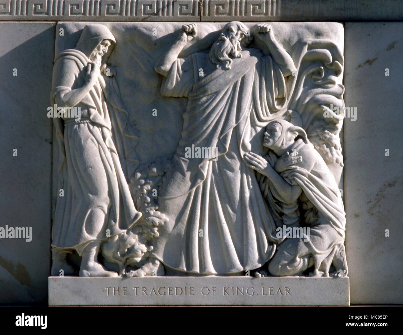 Clowns kneeling clown, alongside King Lear. Relief on the facade of the Folger Shakespeare Library, sculpted by John Gregory, 1932. Washington DC, United States of America. Stock Photo
