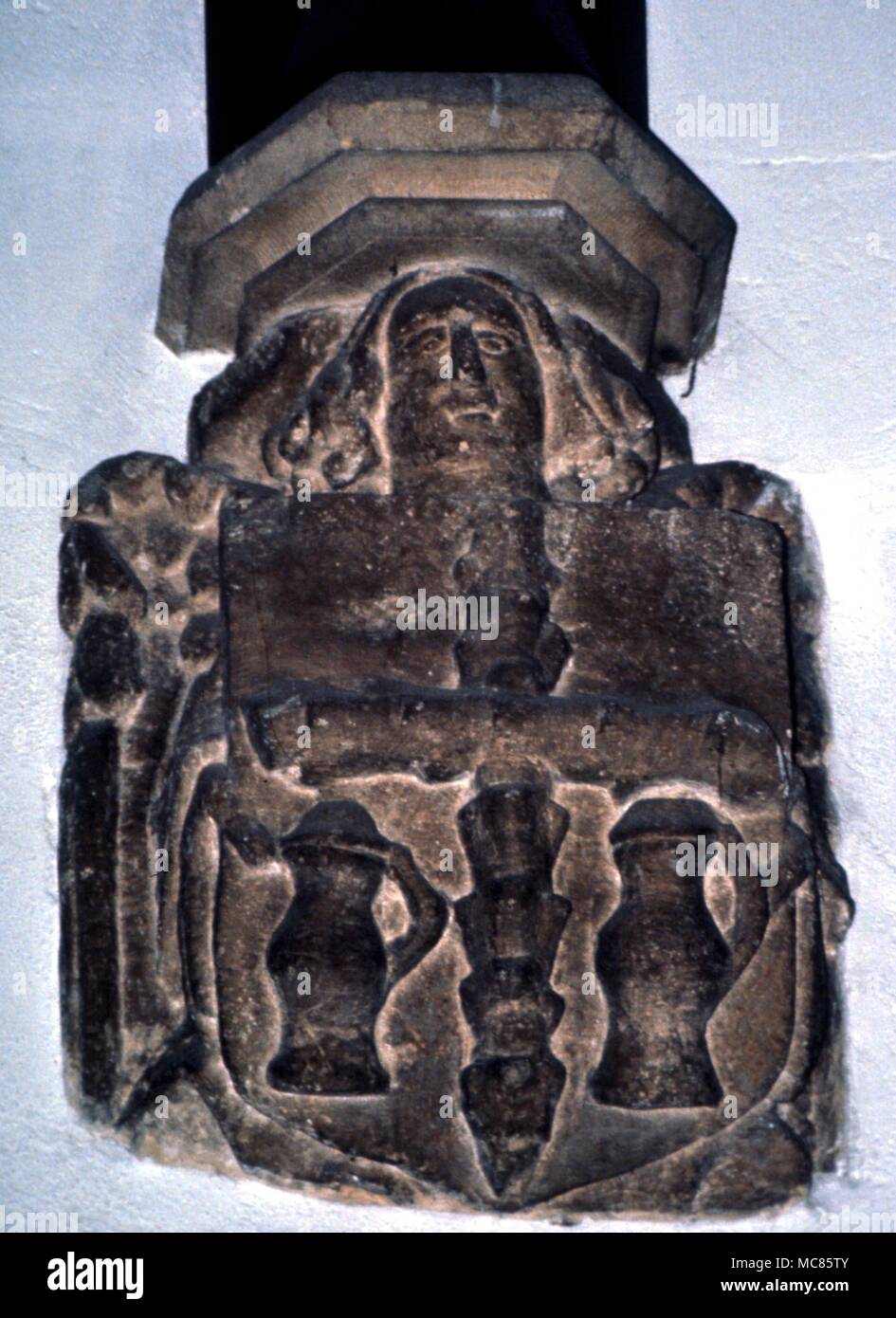 GLASTONBURY Coat of Arms of the Abbot Bere, in rebus form, in St Benignus church, Glastonbury Stock Photo