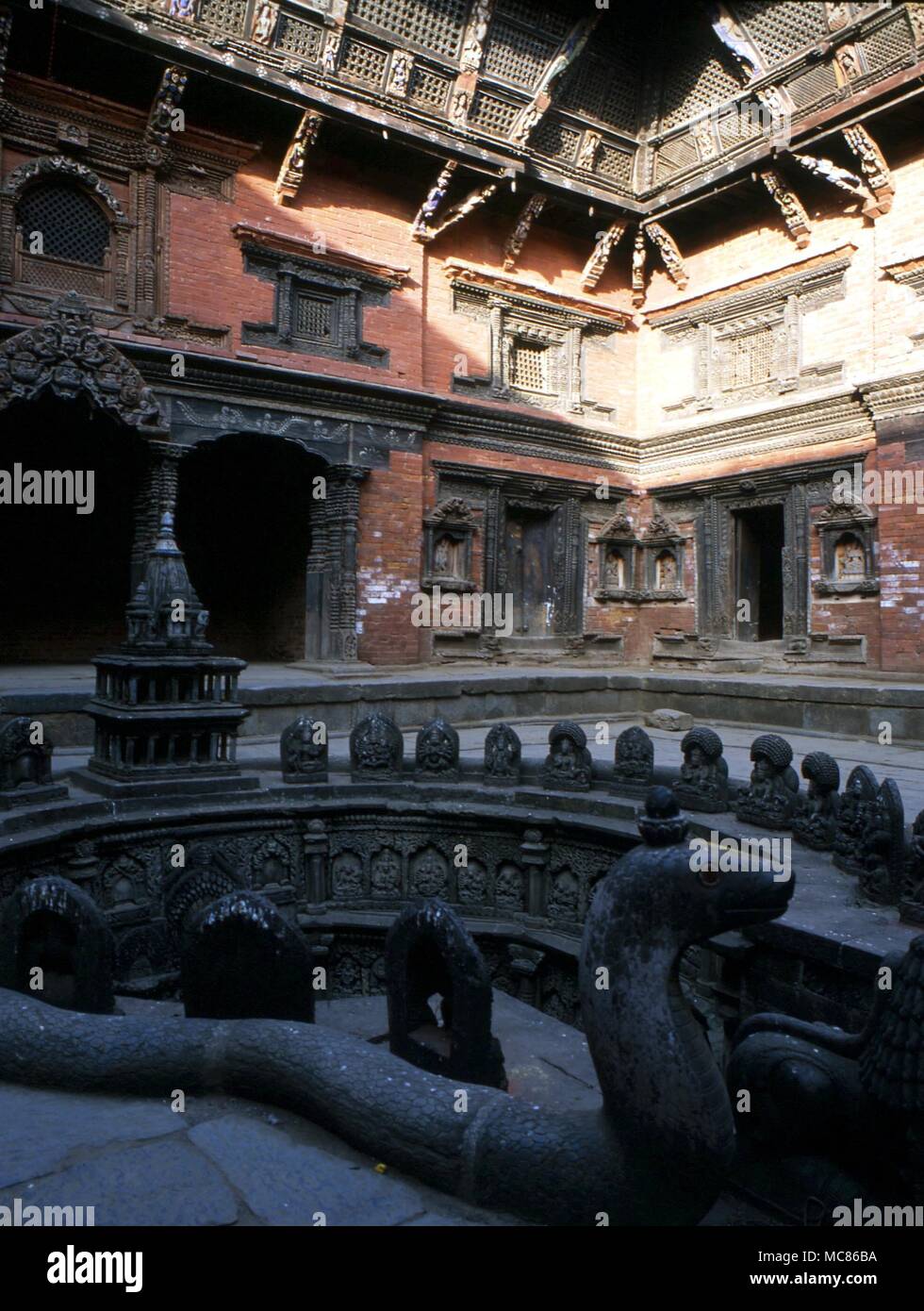 NEPAL - Tusa Hiti The snake-surrounded sunken bath of the Tusa Hiti, Kathmanndu, built 1670 Stock Photo