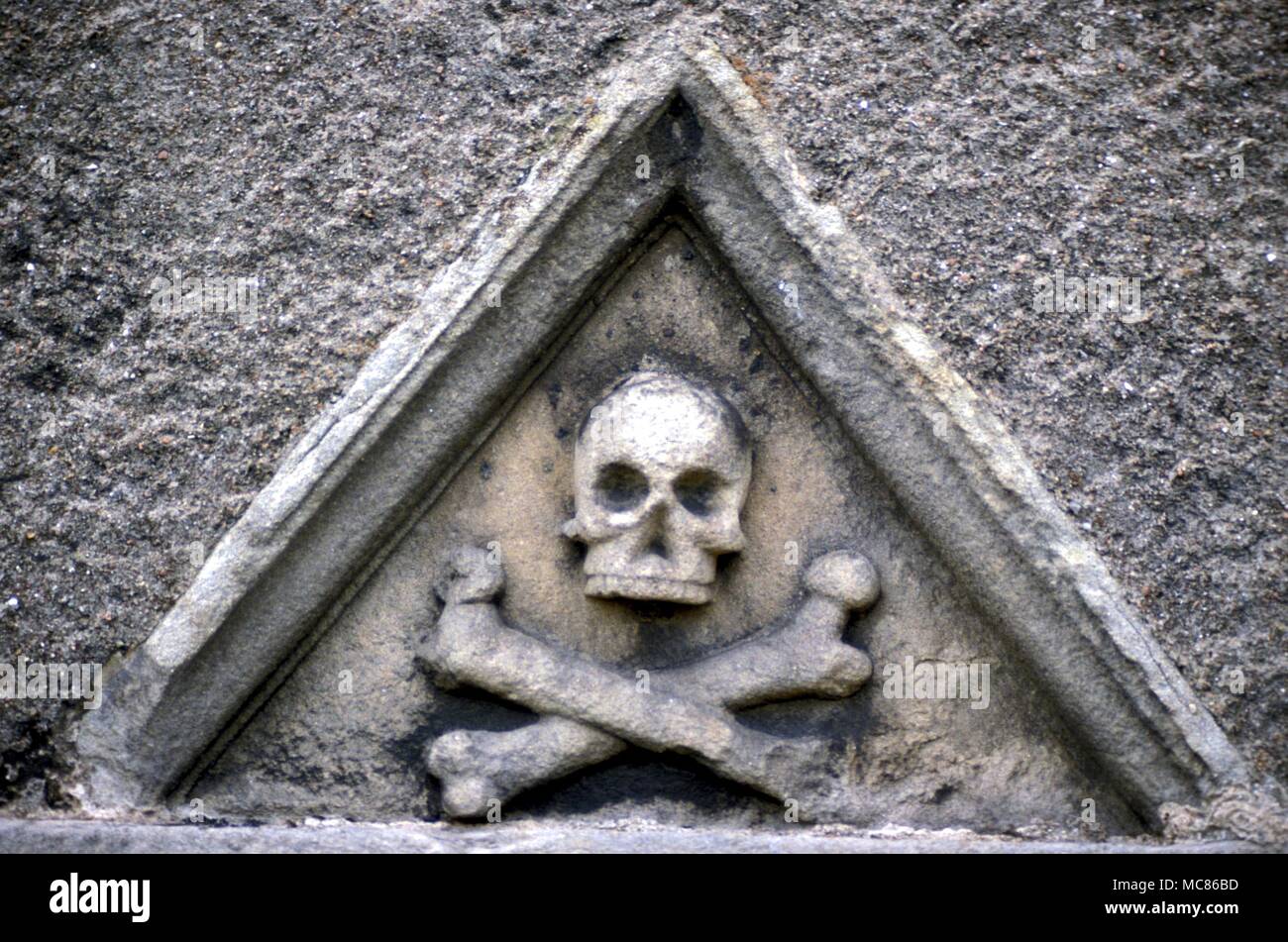 witchcraft sites Grave symbol with skull and crossbones, in the burial grounds of Auldearn Kirk, famous for its witchcraft associations Stock Photo