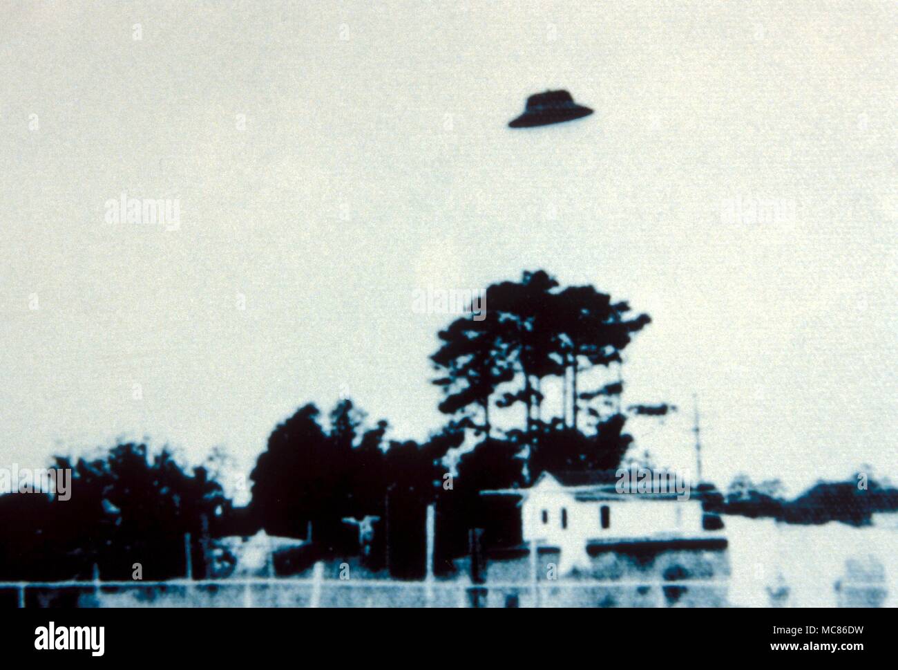 UFO - unidentified flying object Photograph of ufo over Bermuda, photographed by Jammie Romee, 13 September 1964 Stock Photo
