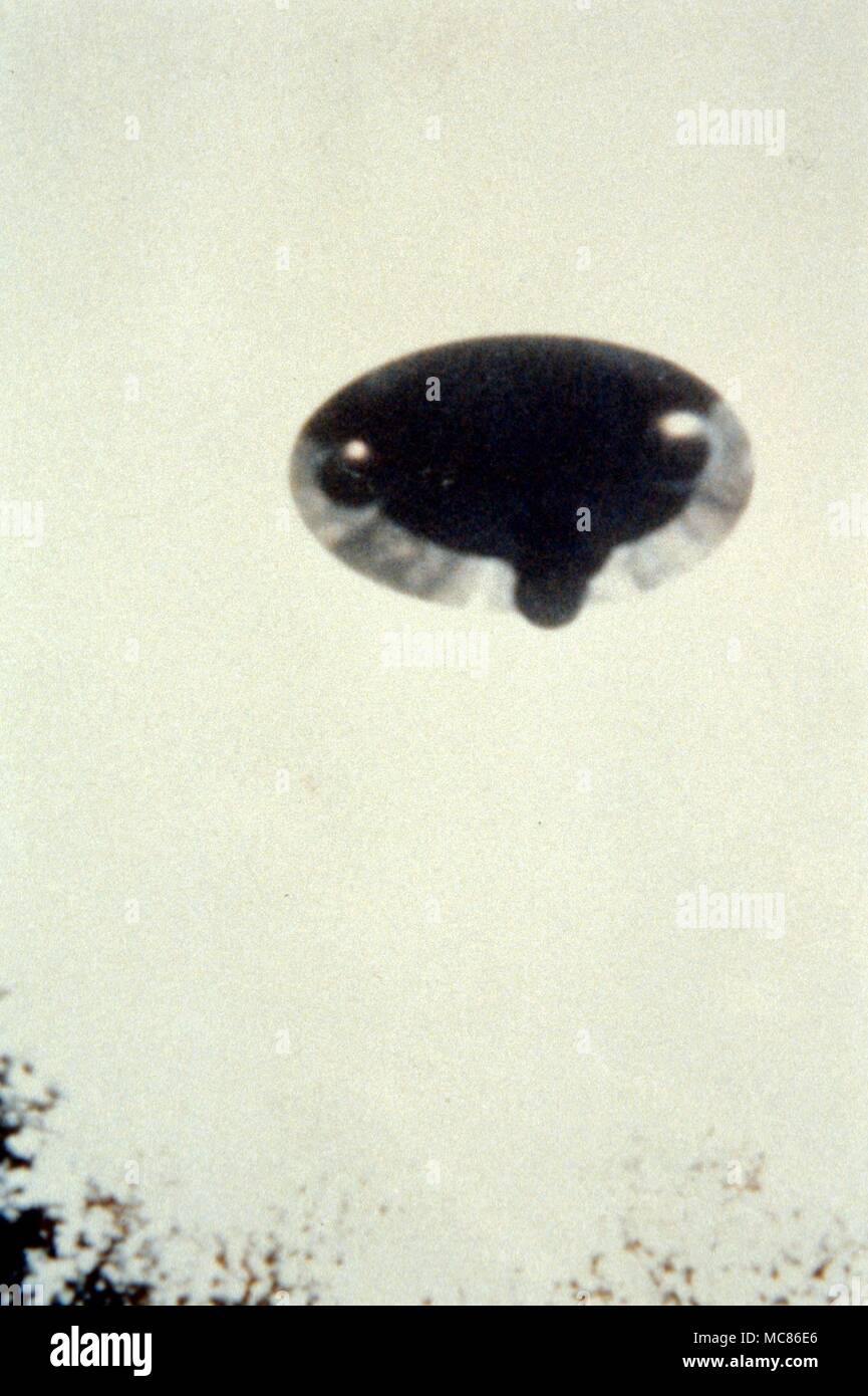 UFO - unidentified flying object photograhed at Cassio, Italy, on 18 May 1968, by Mrs Antonella Marchisani. Wendelle Stevens archives, with arrangement with Charles Walker Stock Photo