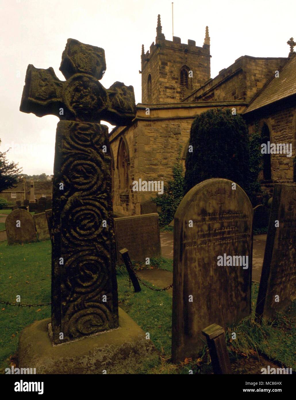 CELTIC Celtic Cross in the churchyard of the 'plague village', Eyam Stock Photo
