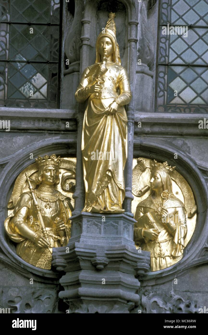RELICS - Images of knights on the facade of the Basilica of the Holy Blood, wherein the reliquary of the Holy Blood is stored and worshipped. Given to Bruges by Thierry of Alsace in the 13th century. Stained glass in the Chapel of the Holy Blood, Bruges Stock Photo